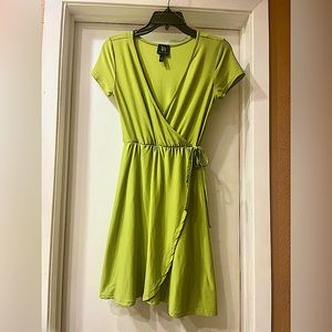 Derek Heart Small green women’s dress. Tie on left side EUC.